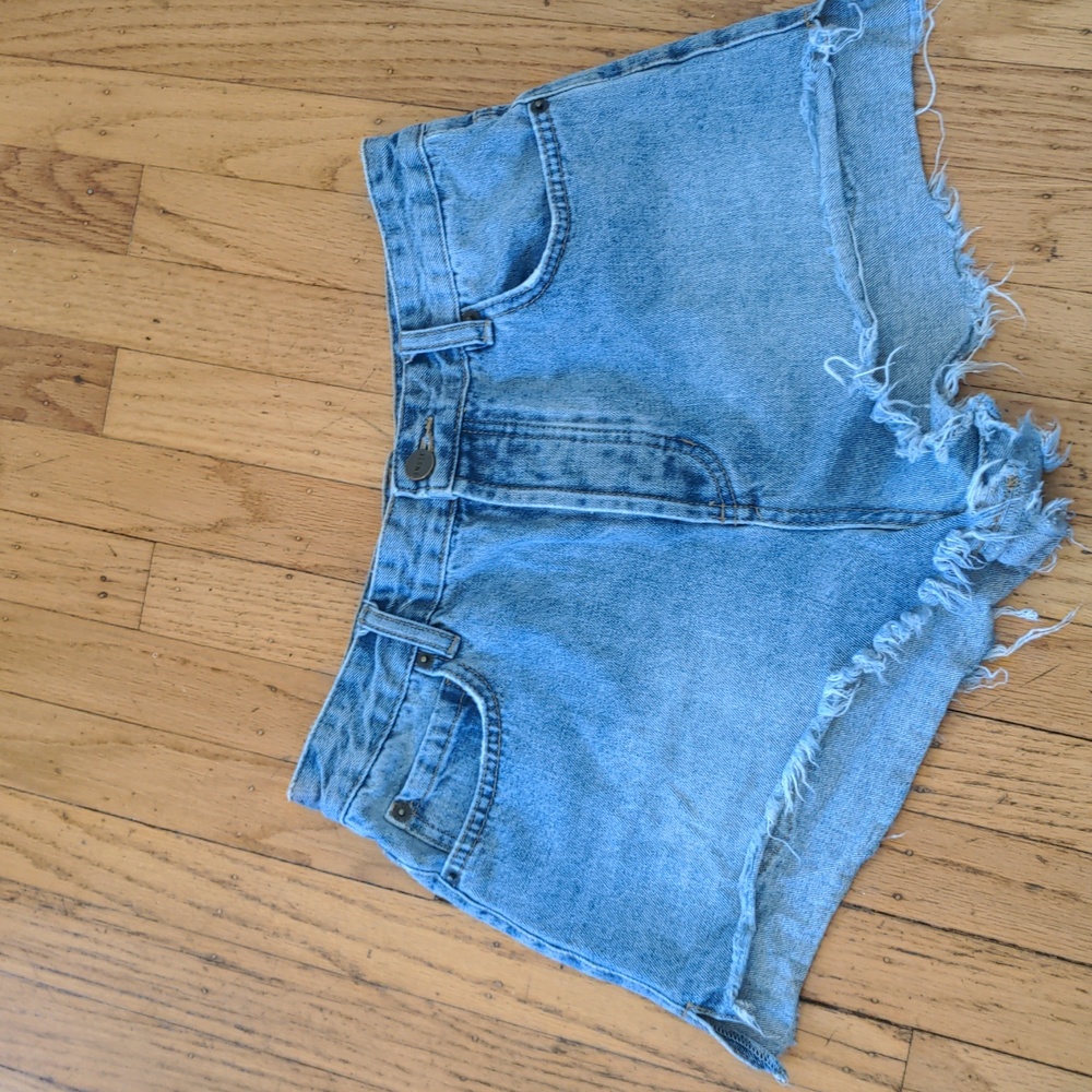 Amuse society denim cutoff shorts size 28